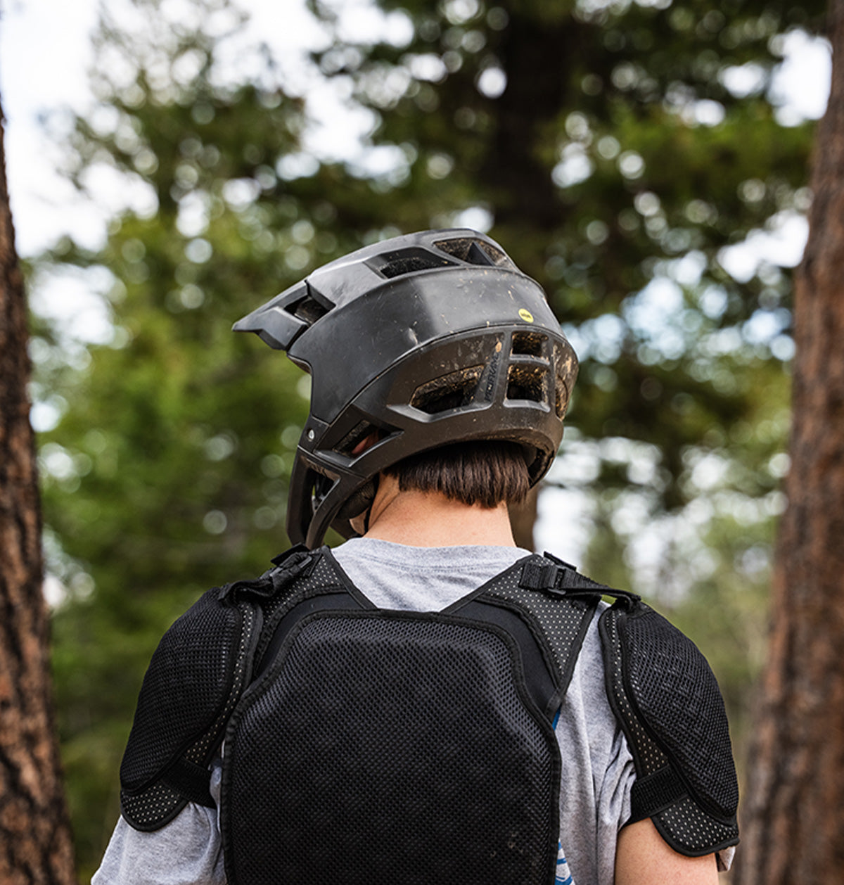 Cased back and shoulder padds are built for excellence and provides protection for motorbike riding.