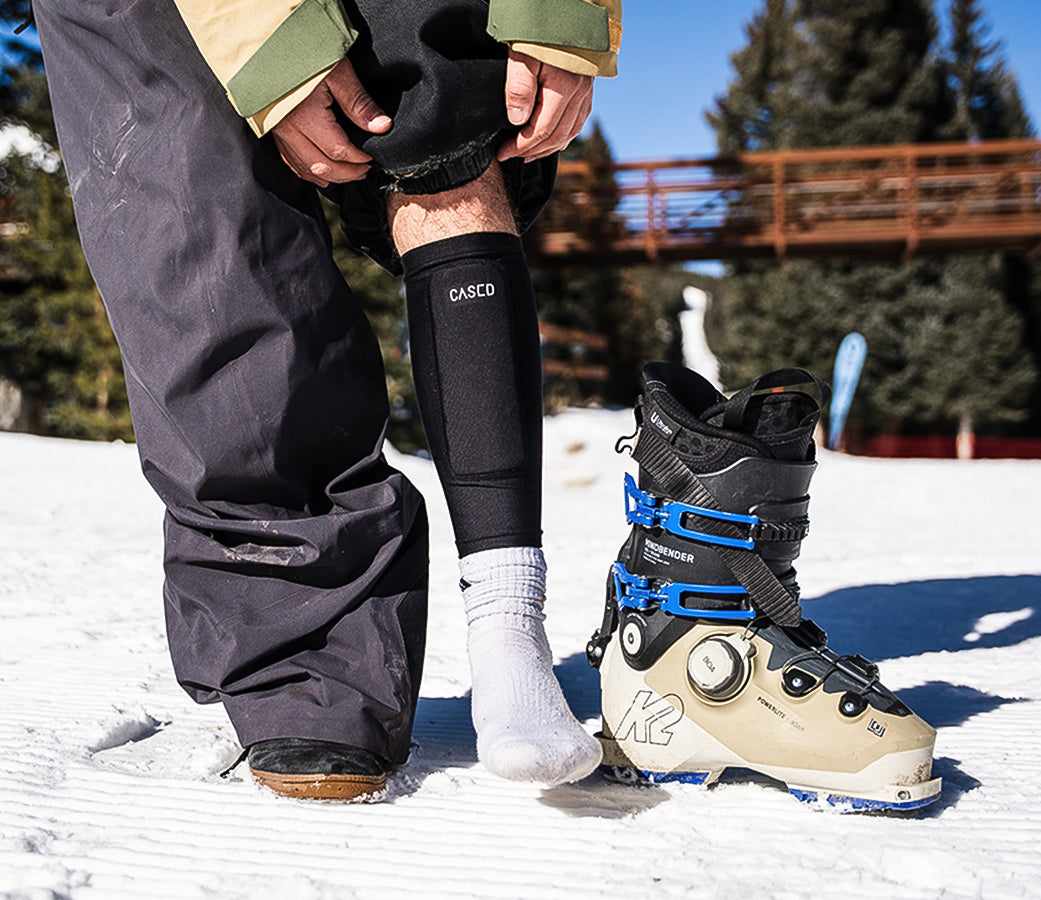 Cased ski shin gauards help distribute boot pressure and has a secure elastic that will stay in place all day.